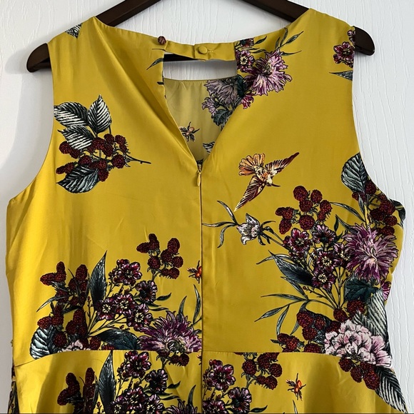 Bright summery dress w/ optional belt. Mid- length with front and back neckline - Picture 4 of 6